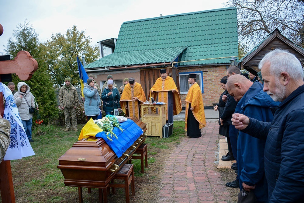 У селі Сущани на Кагарличчині провели в останню путь воїна Сергія Чуса 4