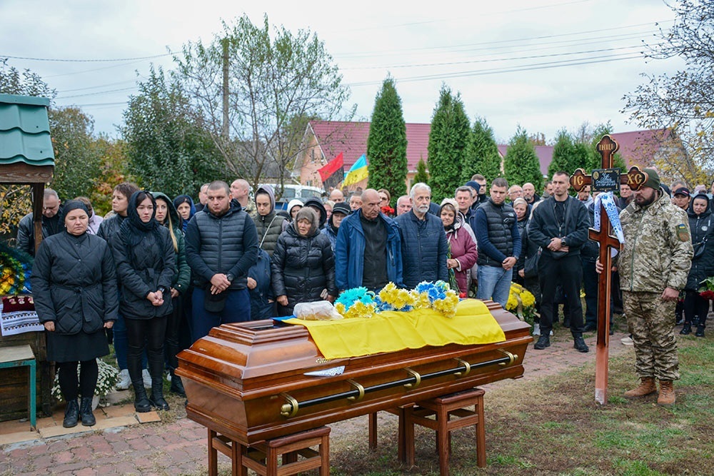 У селі Сущани на Кагарличчині провели в останню путь воїна Сергія Чуса 6