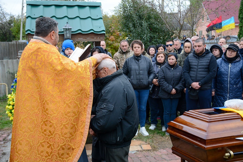 У селі Сущани на Кагарличчині провели в останню путь воїна Сергія Чуса 7