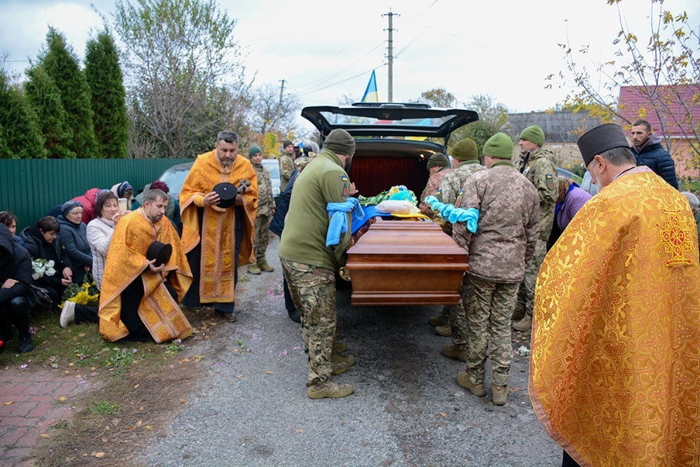 У селі Сущани на Кагарличчині провели в останню путь воїна Сергія Чуса 9