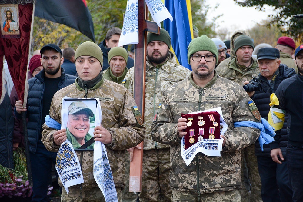 У селі Сущани на Кагарличчині провели в останню путь воїна Сергія Чуса 10