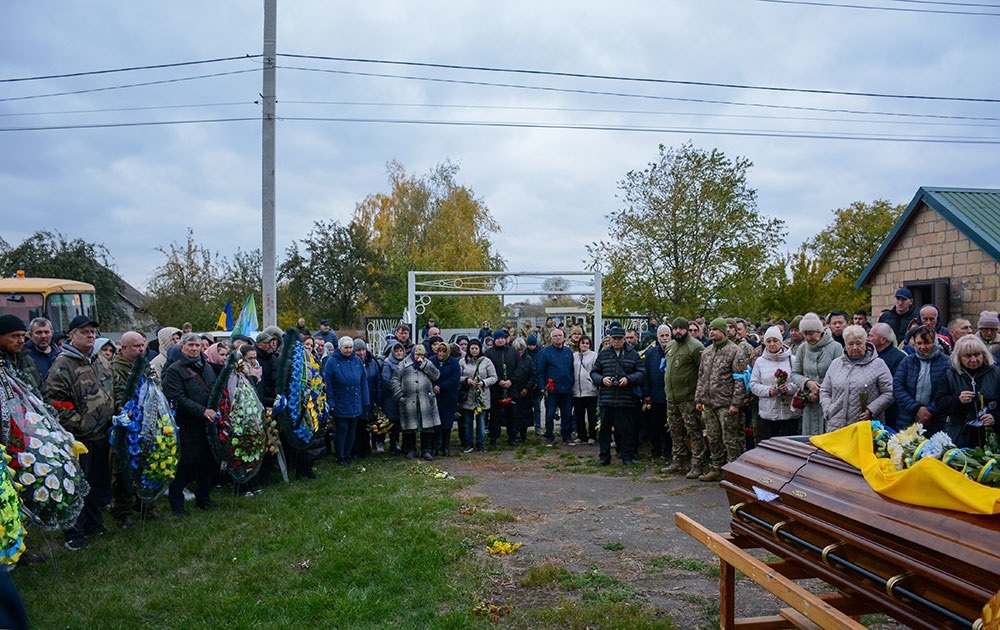 У селі Сущани на Кагарличчині провели в останню путь воїна Сергія Чуса 13