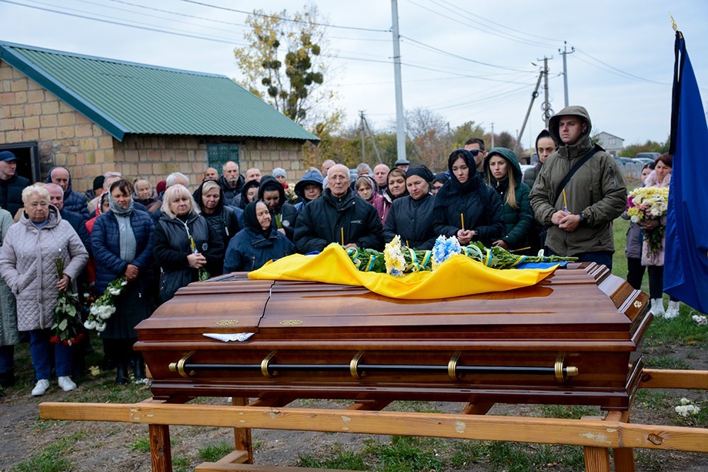 У селі Сущани на Кагарличчині провели в останню путь воїна Сергія Чуса 15