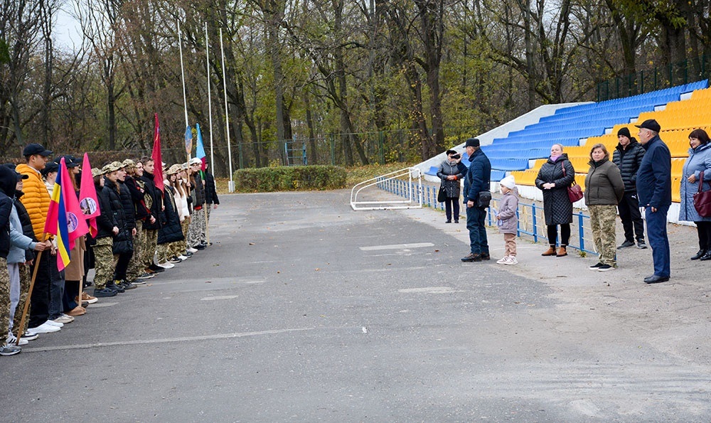 Вітання учасникам акції від Кагарлицького міського голови під час розгортання прапора-мандрівника