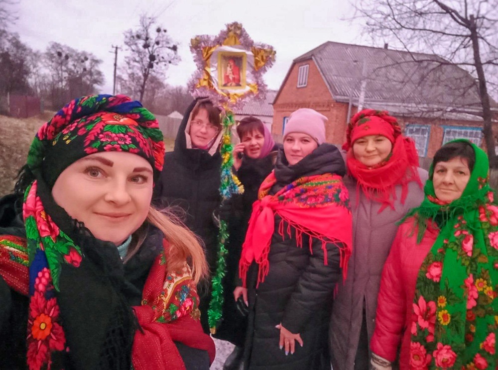 Колядниці в Демівщині на Кагарличчині зібрали для воїнів-земляків понад 18000 гривень
