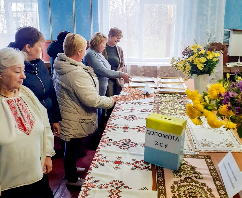 Благодійний ярмарок робіт місцевих майстринь в Ліщинці на Кагарличчині