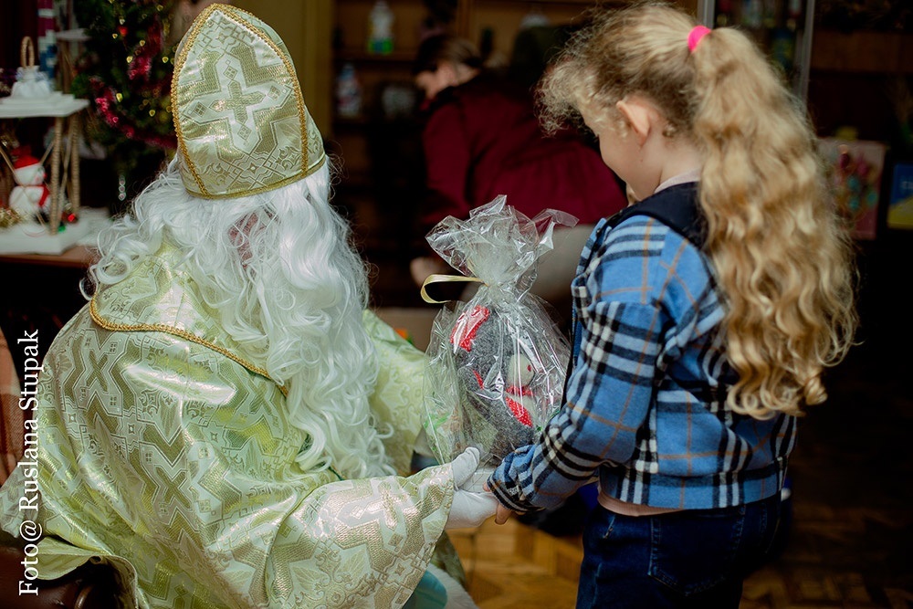 Святкове різдвяне дійство для дітей захисників в Кагарлицькому МЦКД 5