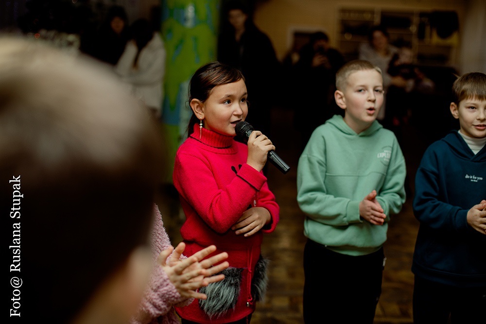 Святкове різдвяне дійство для дітей захисників в Кагарлицькому МЦКД 6