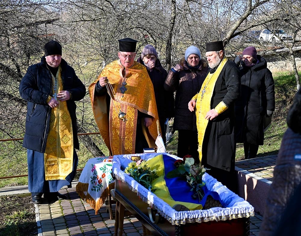 У селі Халчі на Кагарличчині провели в останню путь воїна Михайла Мушту 4