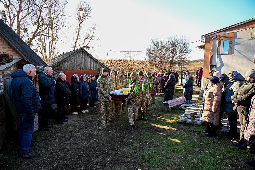 У селі Халчі на Кагарличчині провели в останню путь воїна Михайла Мушту 8