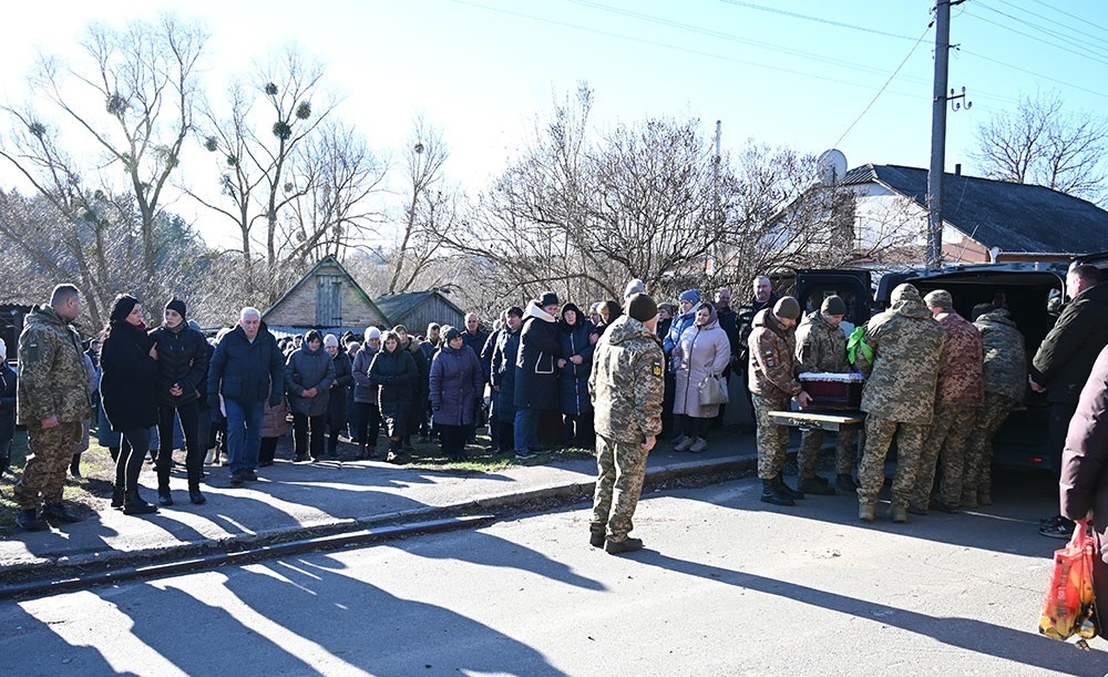 У селі Халчі на Кагарличчині провели в останню путь воїна Михайла Мушту 9
