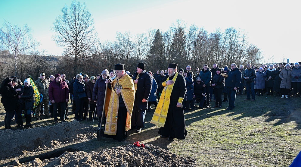 У селі Халчі на Кагарличчині провели в останню путь воїна Михайла Мушту 21
