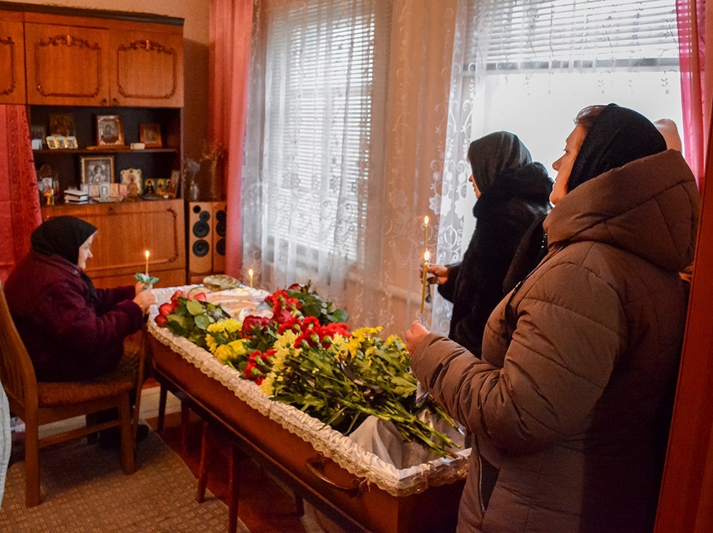 У місті Кагарлик провели в останню путь воїна Євгенія Родину 4