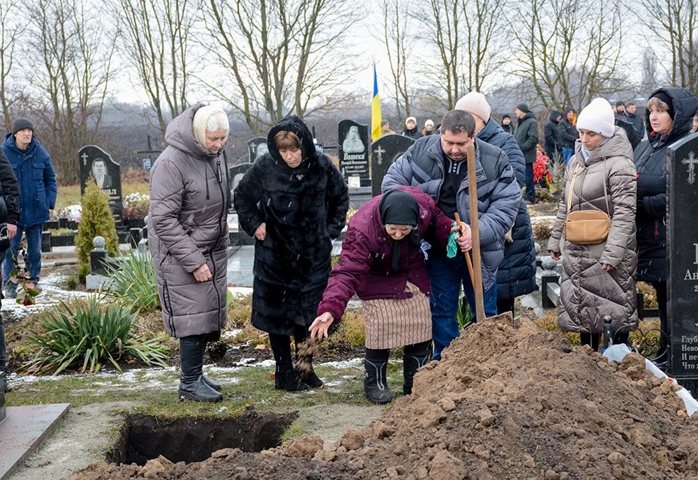У місті Кагарлик провели в останню путь воїна Євгенія Родину 24