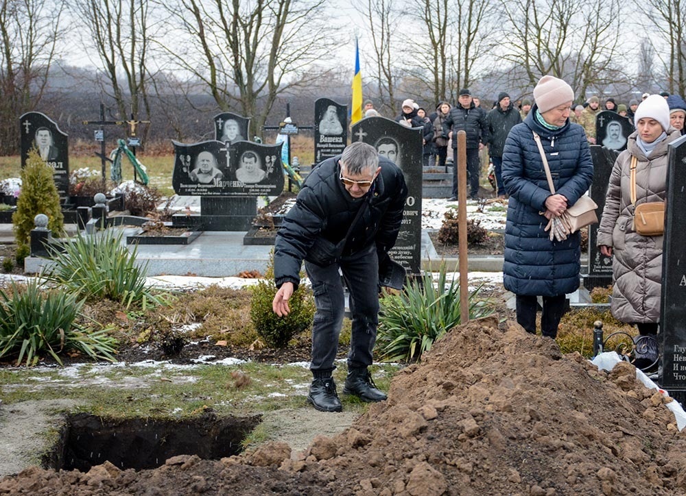 У місті Кагарлик провели в останню путь воїна Євгенія Родину 23