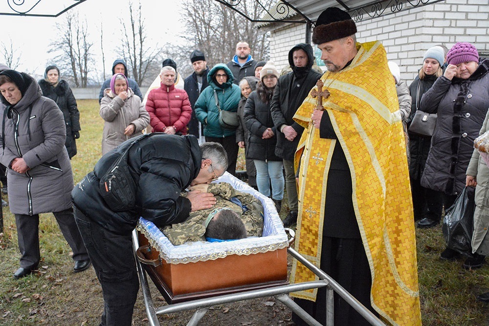 У місті Кагарлик провели в останню путь воїна Євгенія Родину 19