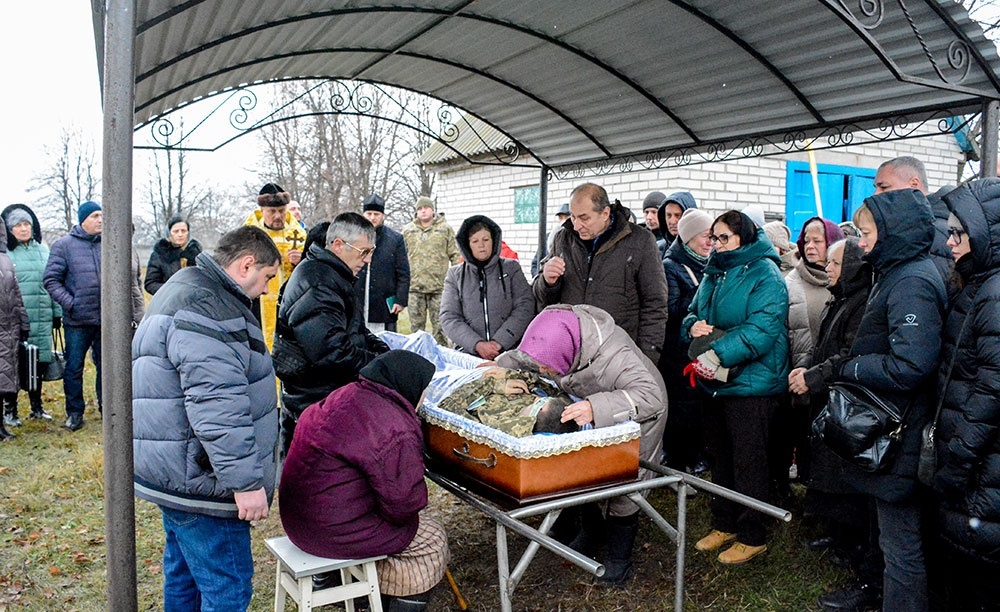 У місті Кагарлик провели в останню путь воїна Євгенія Родину 18