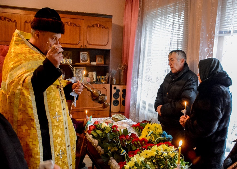 У місті Кагарлик провели в останню путь воїна Євгенія Родину 5