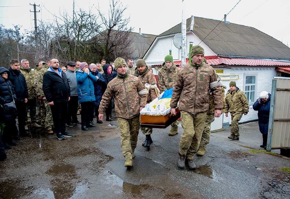 У місті Кагарлик провели в останню путь воїна Євгенія Родину 7
