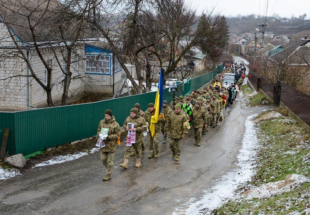 У місті Кагарлик провели в останню путь воїна Євгенія Родину 9