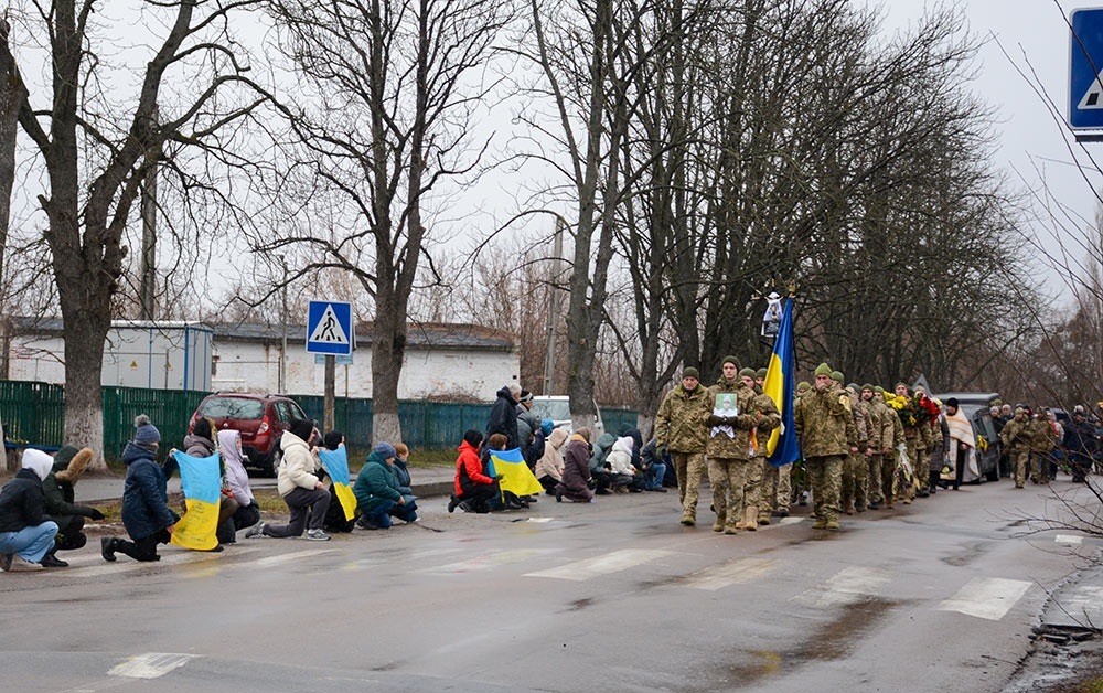 У місті Кагарлик провели в останню путь воїна Євгенія Родину 10