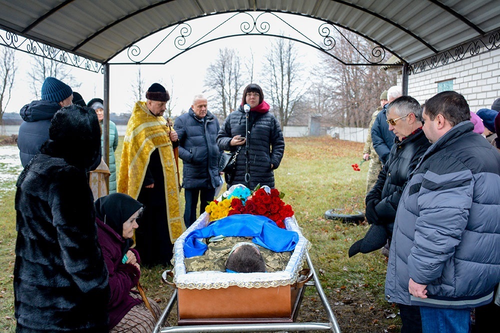 У місті Кагарлик провели в останню путь воїна Євгенія Родину 13