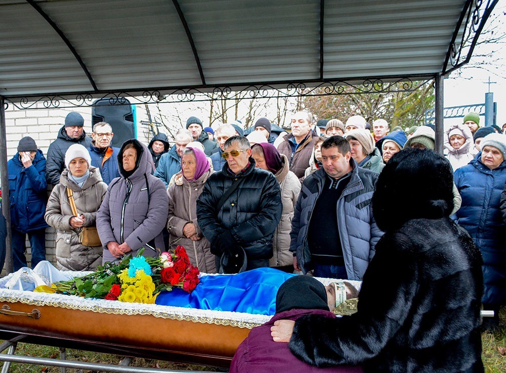 У місті Кагарлик провели в останню путь воїна Євгенія Родину 14