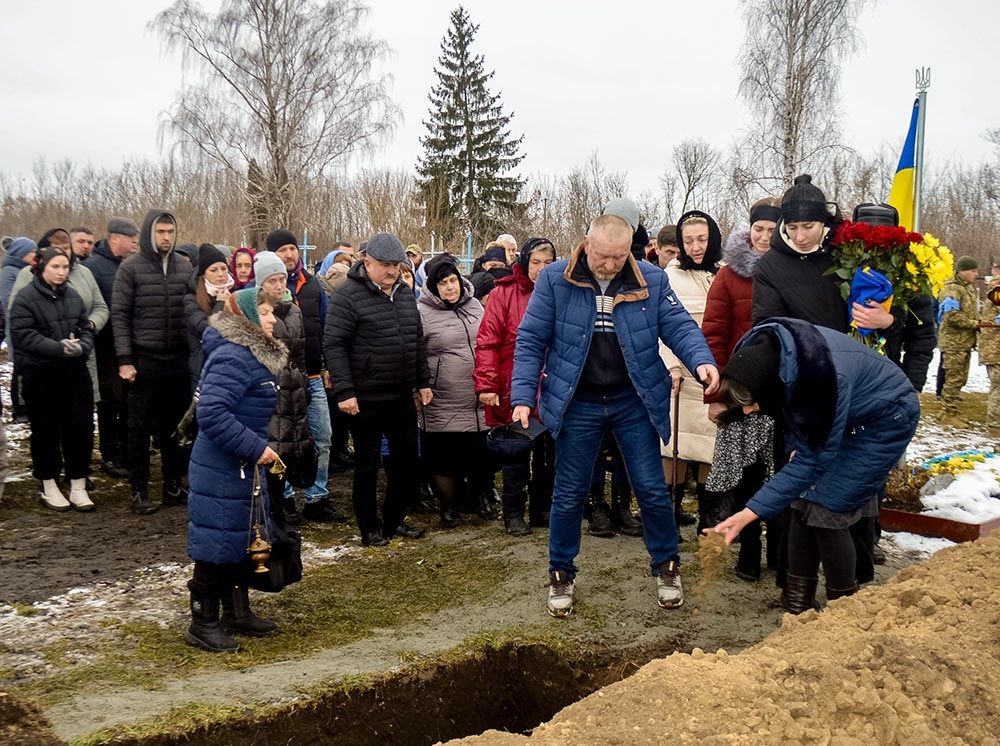 У селі Ліщинка на Кагарличчині провели в останню путь воїна Сергія Присяжного  20
