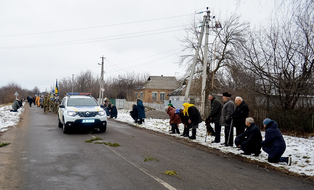 У селі Ліщинка на Кагарличчині провели в останню путь воїна Сергія Присяжного 8