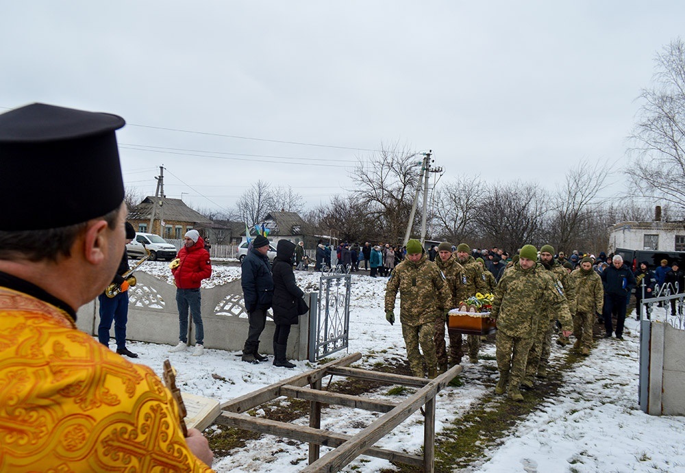 У селі Ліщинка на Кагарличчині провели в останню путь воїна Сергія Присяжного 10
