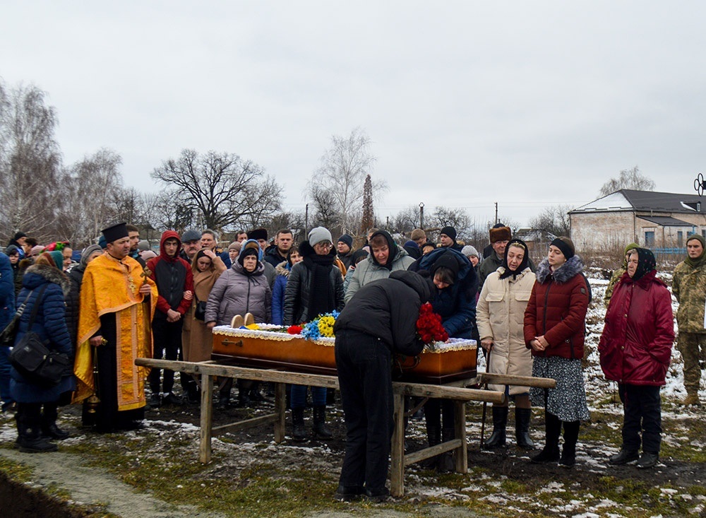 У селі Ліщинка на Кагарличчині провели в останню путь воїна Сергія Присяжного 12
