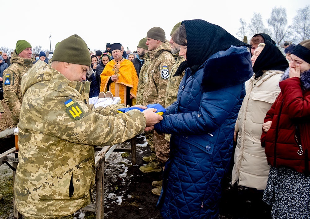 У селі Ліщинка на Кагарличчині провели в останню путь воїна Сергія Присяжного 16