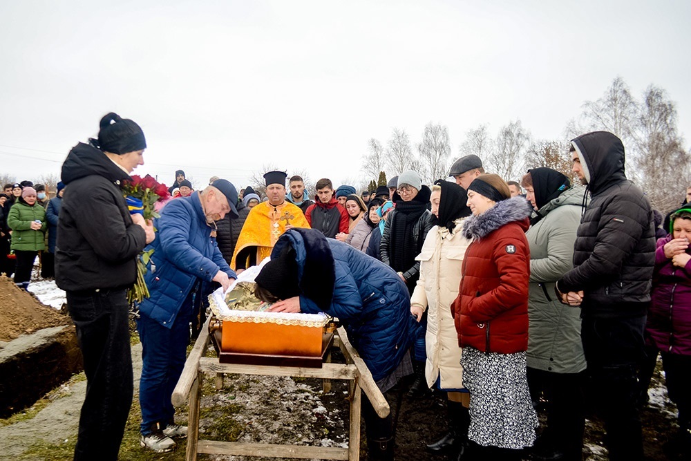 У селі Ліщинка на Кагарличчині провели в останню путь воїна Сергія Присяжного 17