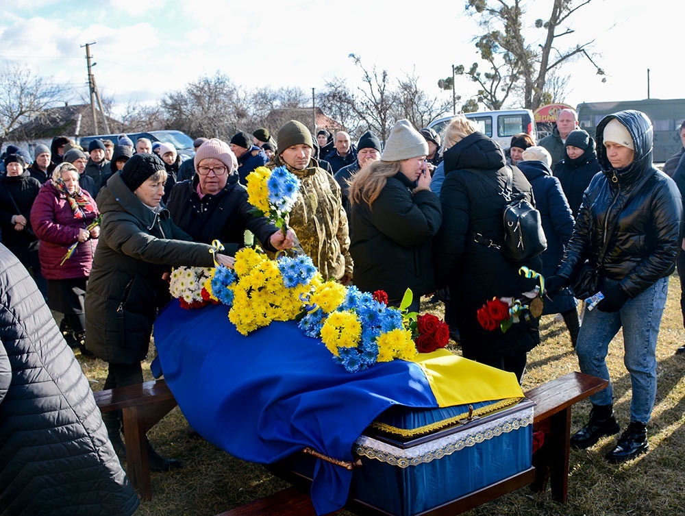 У селі Тернівка на Кагарличчині провели в останню путь воїна Дмитра Кас'янова 2