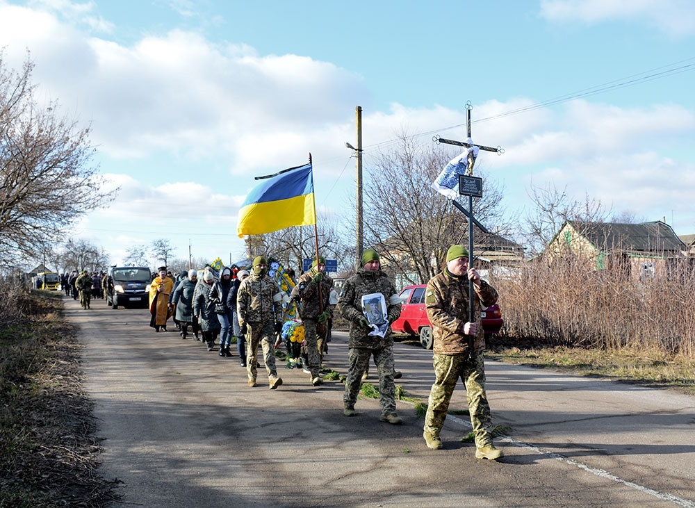 У селі Тернівка на Кагарличчині провели в останню путь воїна Дмитра Кас'янова 9
