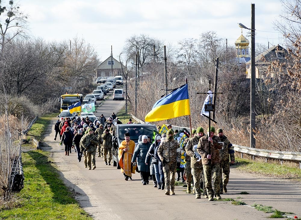 У селі Тернівка на Кагарличчині провели в останню путь воїна Дмитра Кас'янова 10