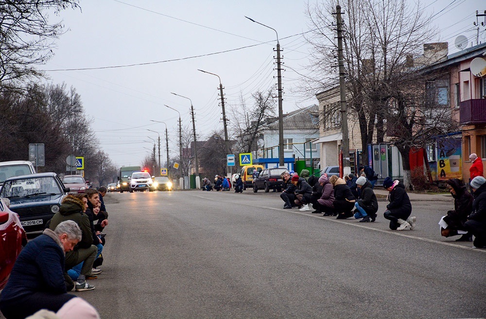 Кагарлик на колінах зустрічає воїна Максима Загороднього 