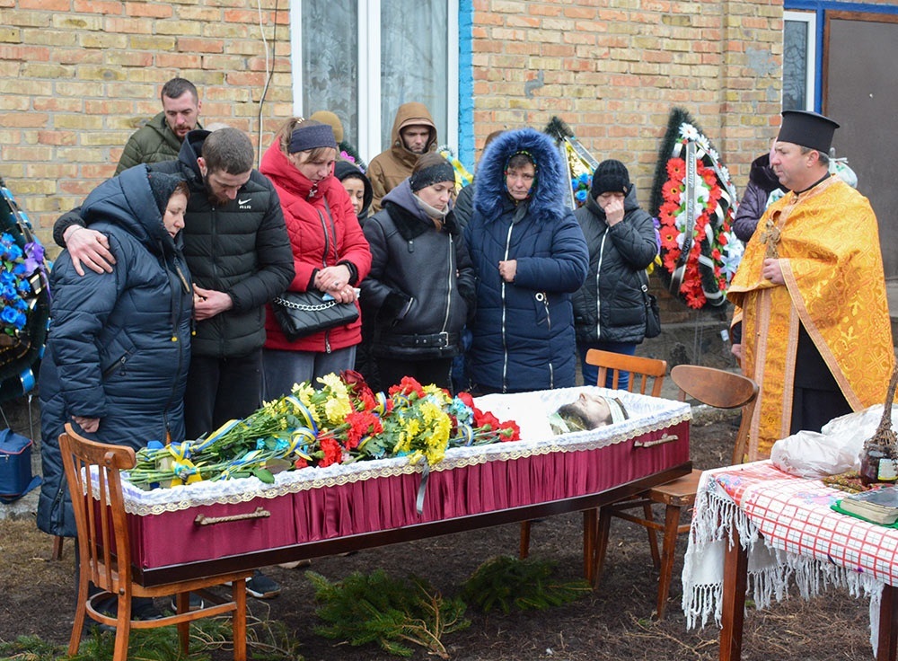 У Кагарлику провели в останню путь воїна Максима Загороднього 8