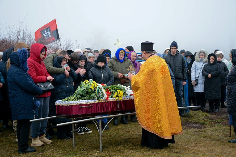 У Кагарлику провели в останню путь воїна Максима Загороднього 15
