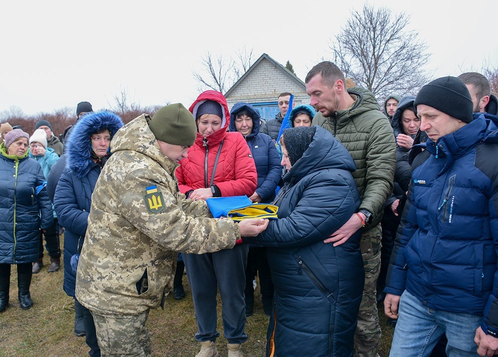 У Кагарлику провели в останню путь воїна Максима Загороднього 17