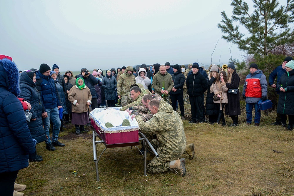 У Кагарлику провели в останню путь воїна Максима Загороднього 19