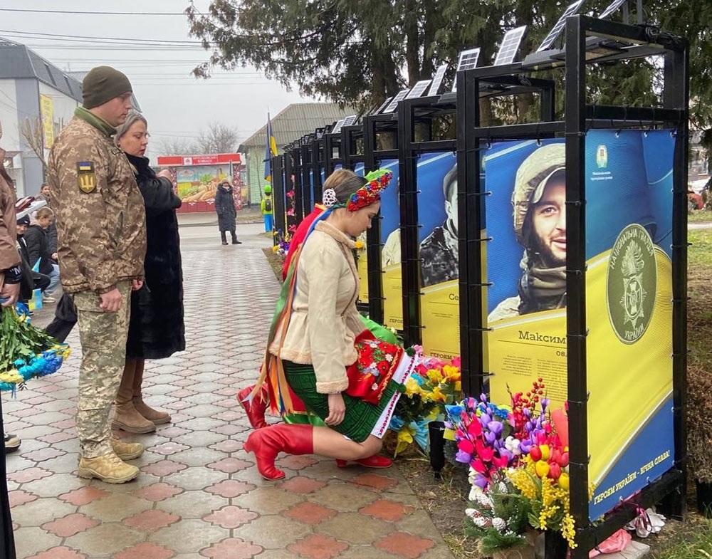 Покладання квітів до стел Героїв-земляків на Алеї Пам’яті у Ржищеві