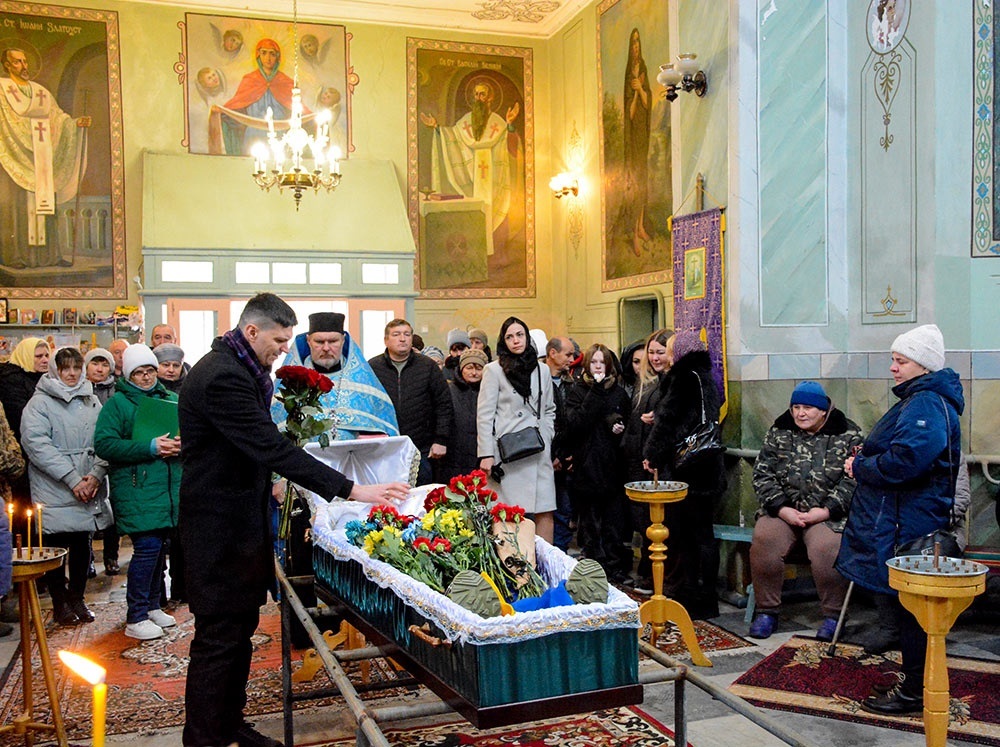 У селі Слобода на Кагарличчині провели в останню путь воїна Олександра Полторака 3