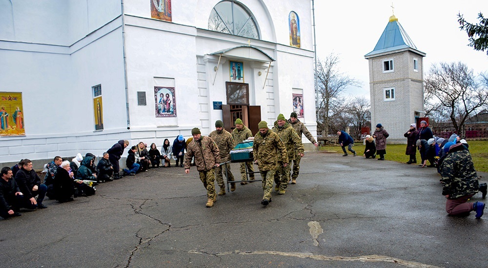 У селі Слобода на Кагарличчині провели в останню путь воїна Олександра Полторака 7