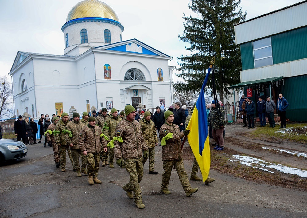 У селі Слобода на Кагарличчині провели в останню путь воїна Олександра Полторака 8