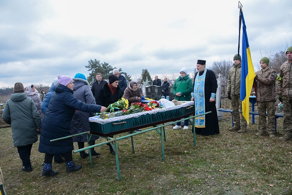 У селі Слобода на Кагарличчині провели в останню путь воїна Олександра Полторака 9