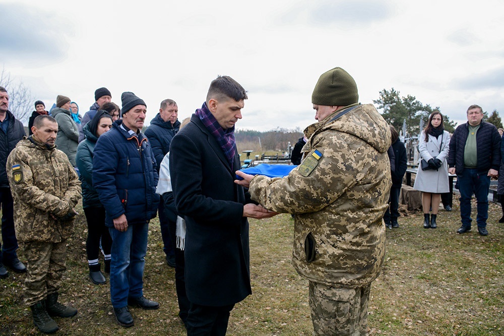 У селі Слобода на Кагарличчині провели в останню путь воїна Олександра Полторака 13
