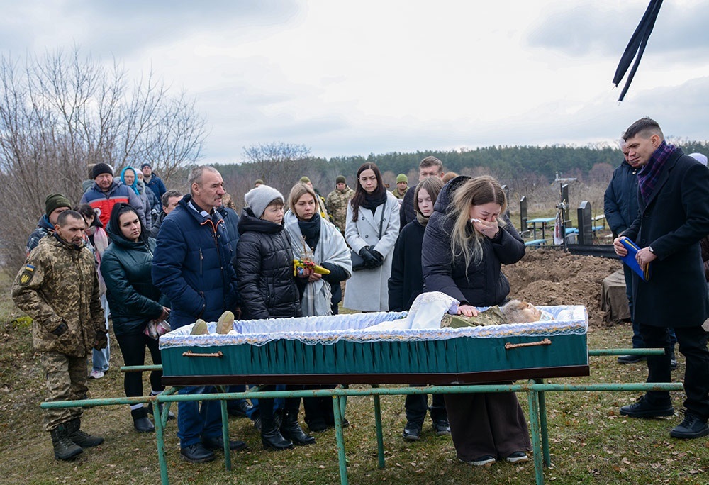 У селі Слобода на Кагарличчині провели в останню путь воїна Олександра Полторака 14