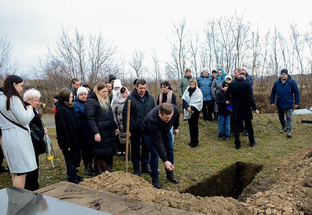 У селі Слобода на Кагарличчині провели в останню путь воїна Олександра Полторака 18