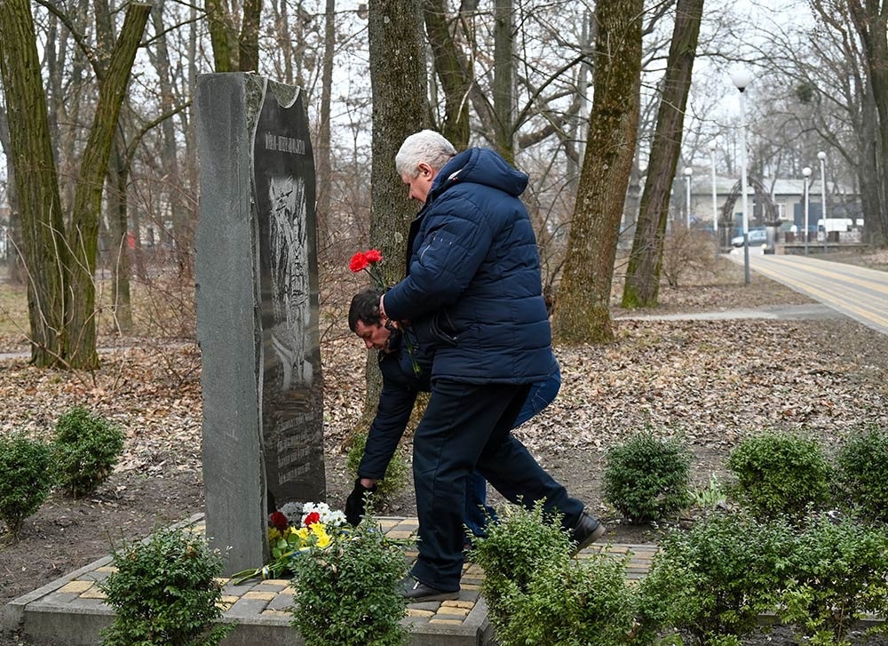 День вшанування учасників бойових дій на території інших держав у Кагарлику: квіти до пам'ятного знаку воїнам-інтернаціоналістам